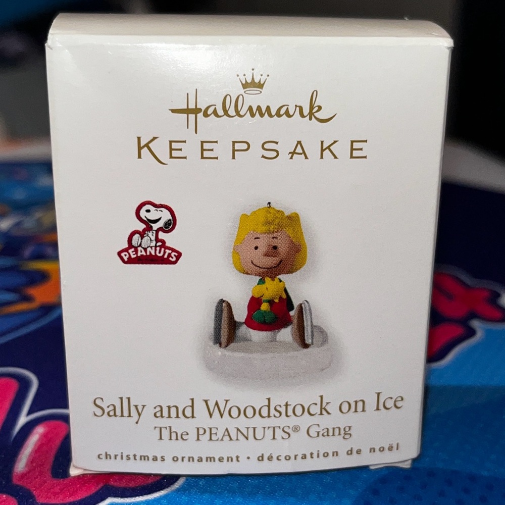 2010 Hallmark Ornament Miniature - Peanuts On Ice - Sally And Woodstock